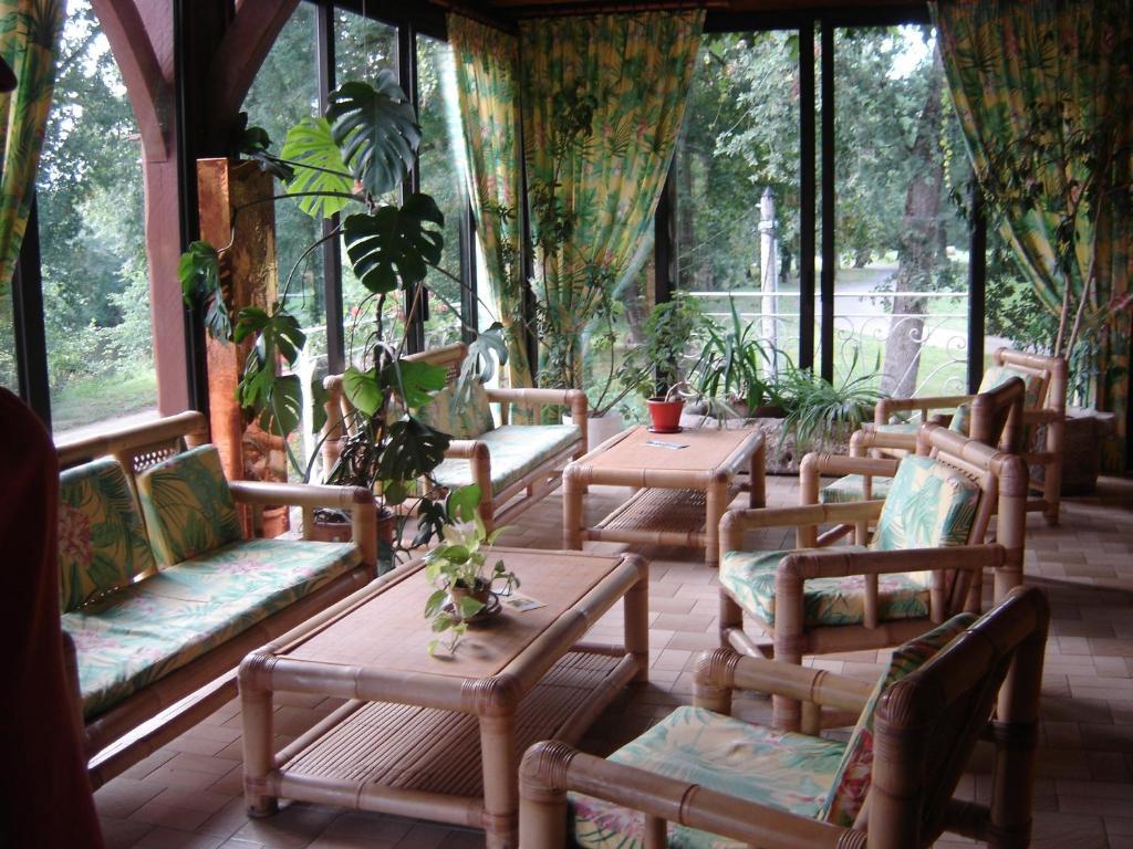 Hotel Restaurant L'Ecluse Antonne-et-Trigonant Exterior photo