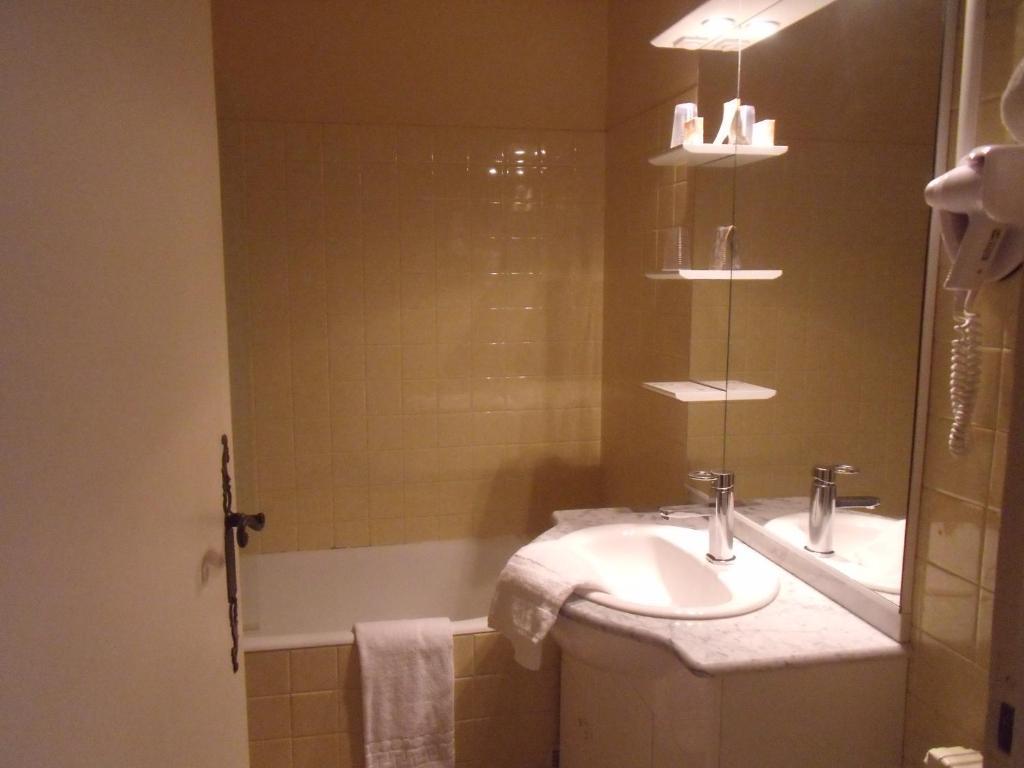 Hotel Restaurant L'Ecluse Antonne-et-Trigonant Room photo