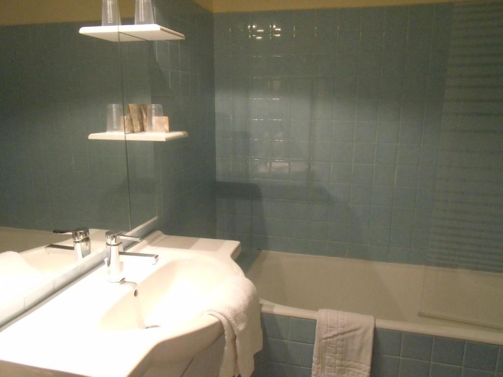 Hotel Restaurant L'Ecluse Antonne-et-Trigonant Room photo