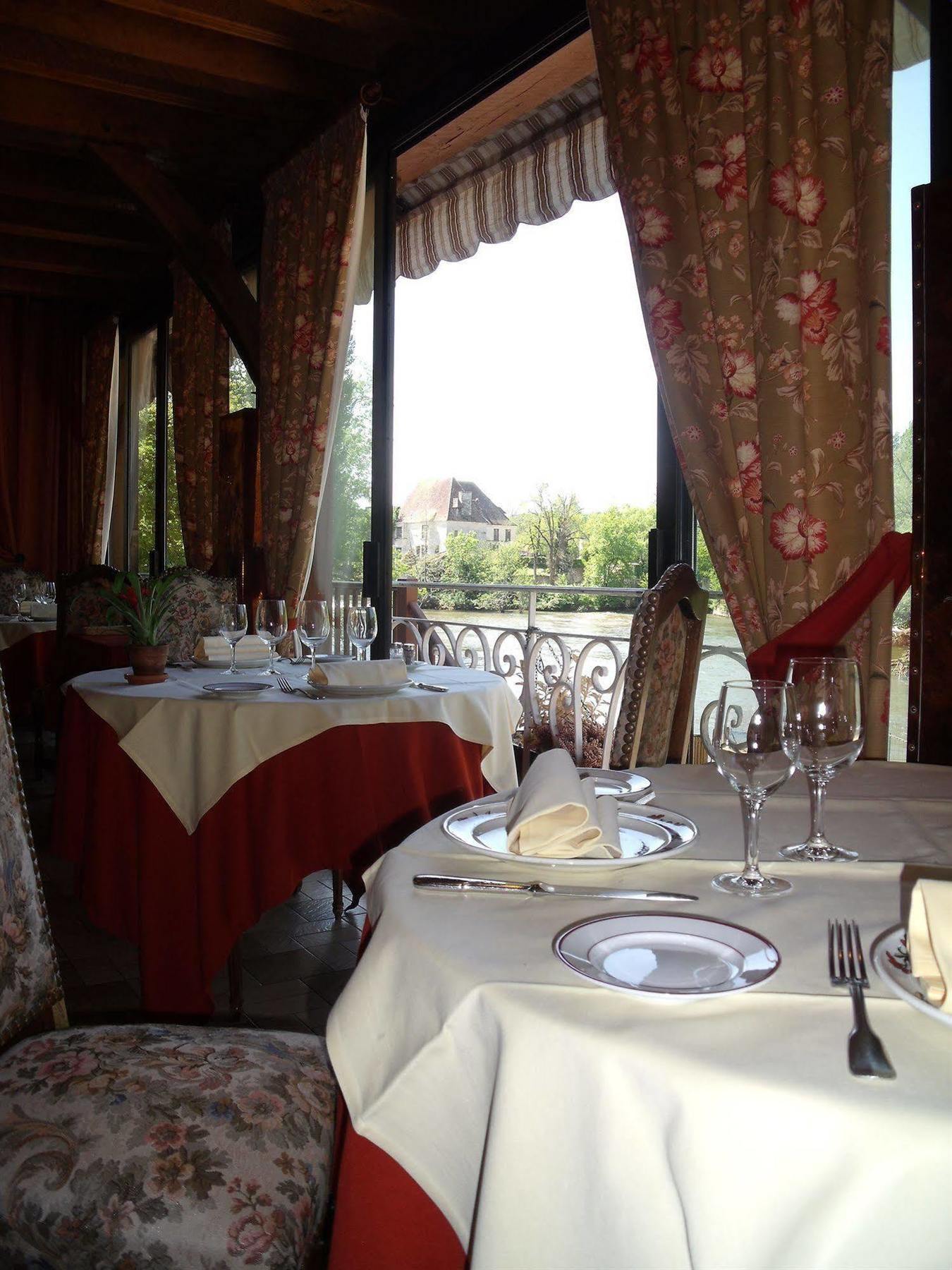Hotel Restaurant L'Ecluse Antonne-et-Trigonant Exterior photo